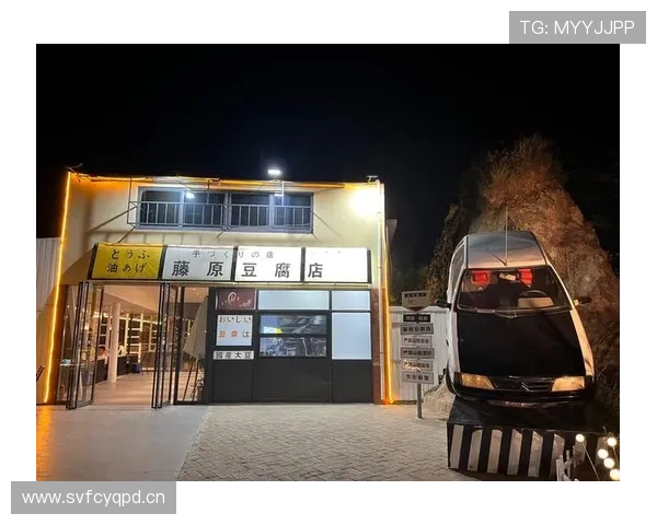 张楠的豪车别墅被曝光，朋友圈却全是打卡小吃店？