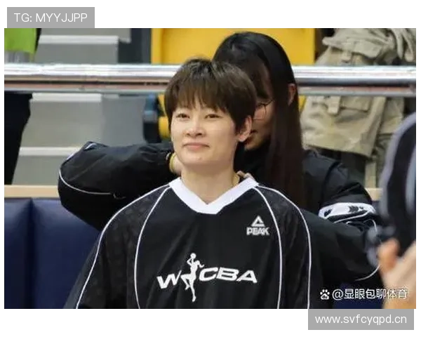 杨力维那生活储蓄卡都没她奖杯多，感觉她根本不是普通人吧？